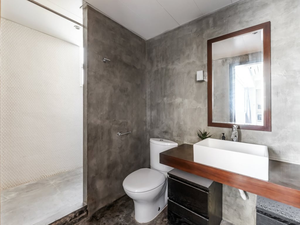 https://img.propertyraptor.com/cdn-cgi/imagedelivery/KD5bF_AFL0JDTbKLWF7z9g/ap8/ap8_001/hornet/prp/img/577e2ec8eca8c16af06267f12a668285.jpg/public