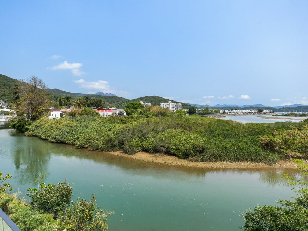 https://img.propertyraptor.com/cdn-cgi/imagedelivery/KD5bF_AFL0JDTbKLWF7z9g/ap8/ap8_001/hornet/prp/img/5791be89afb5d6f6b7a6d350d36e801d.jpg/public