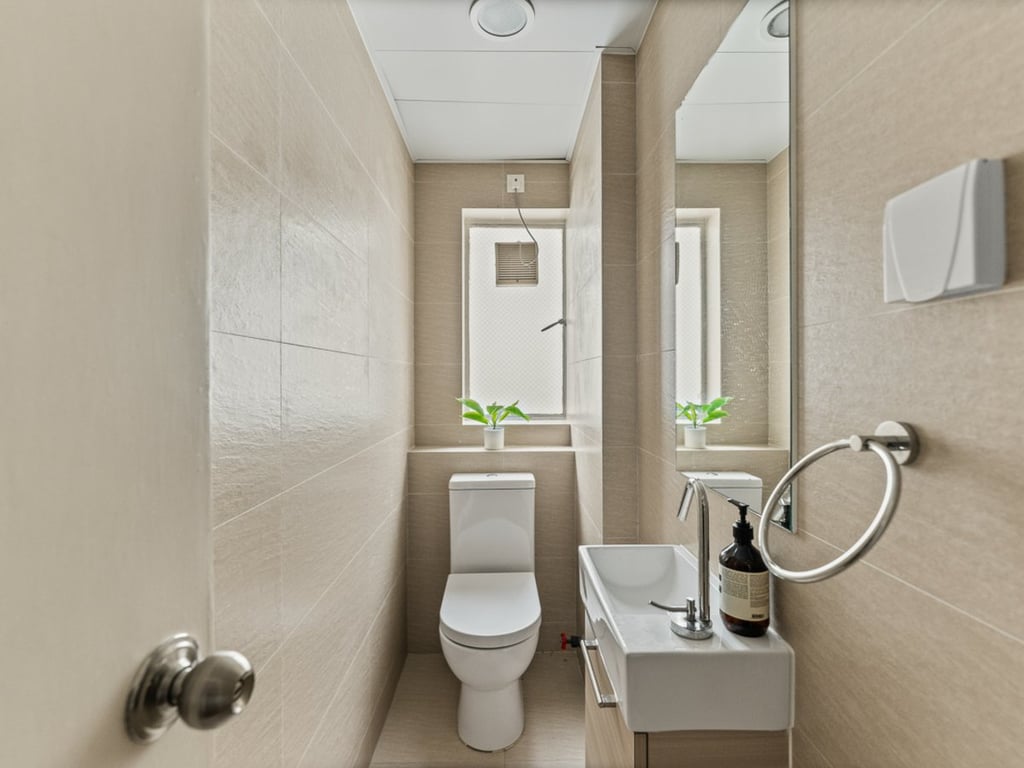https://img.propertyraptor.com/cdn-cgi/imagedelivery/KD5bF_AFL0JDTbKLWF7z9g/ap8/ap8_001/hornet/prp/img/5798c0501b64adf58302ba0551f22ab6.jpg/public