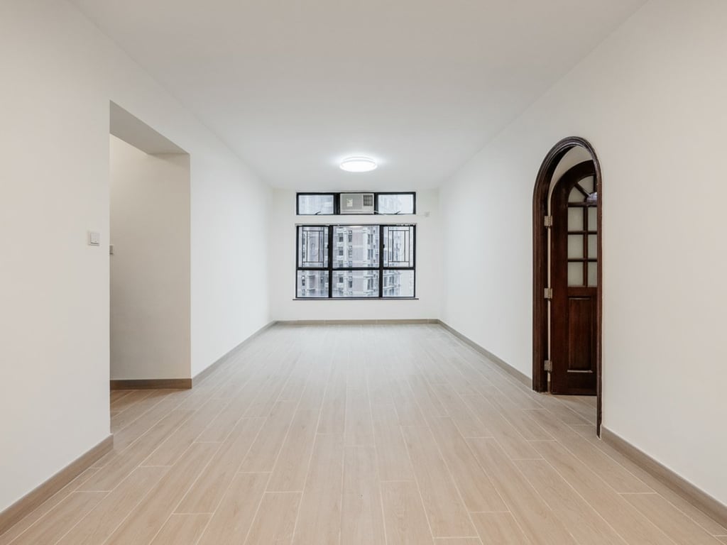 https://img.propertyraptor.com/cdn-cgi/imagedelivery/KD5bF_AFL0JDTbKLWF7z9g/ap8/ap8_001/hornet/prp/img/579adae5f3705f4e192761428157a3ec.jpg/public
