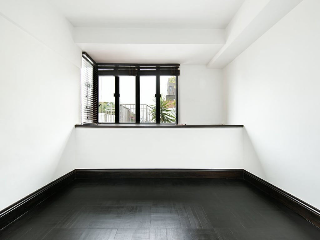 https://img.propertyraptor.com/cdn-cgi/imagedelivery/KD5bF_AFL0JDTbKLWF7z9g/ap8/ap8_001/hornet/prp/img/57c3a03268a12c5d69844e0a8109459e.jpg/public