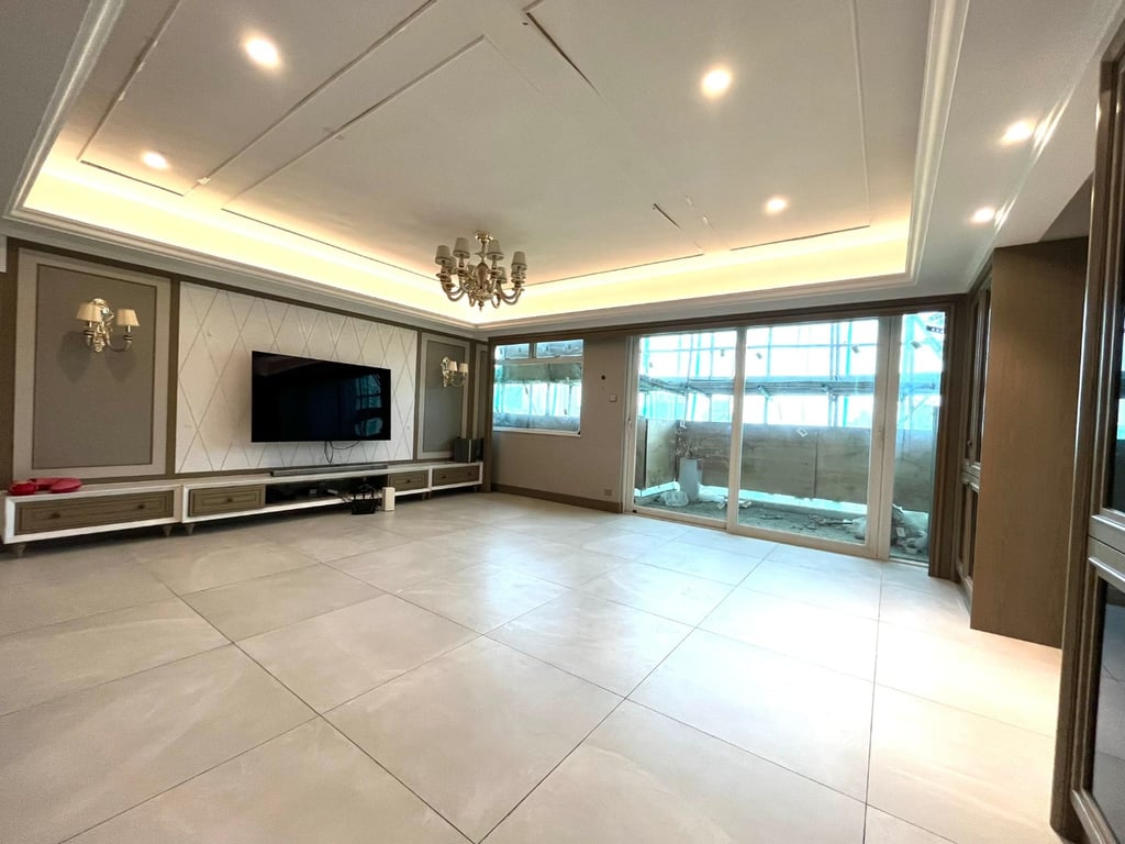 https://img.propertyraptor.com/cdn-cgi/imagedelivery/KD5bF_AFL0JDTbKLWF7z9g/ap8/ap8_001/hornet/prp/img/57e56ae34649f10f432e881473858301-wtm.jpg/public