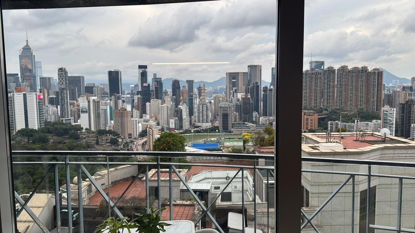 https://img.propertyraptor.com/cdn-cgi/imagedelivery/KD5bF_AFL0JDTbKLWF7z9g/ap8/ap8_001/hornet/prp/img/57f41ddc124e4c531dc1701462429c22-wtm.jpg/public