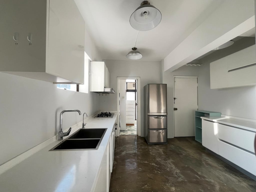 https://img.propertyraptor.com/cdn-cgi/imagedelivery/KD5bF_AFL0JDTbKLWF7z9g/ap8/ap8_001/hornet/prp/img/57fc8b124a2f20a4a84f78eed713be25-wtm.jpg/public