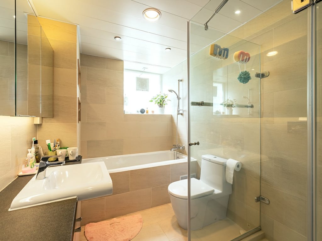 https://img.propertyraptor.com/cdn-cgi/imagedelivery/KD5bF_AFL0JDTbKLWF7z9g/ap8/ap8_001/hornet/prp/img/580119e7e294efd34946f129d007c984.jpg/public
