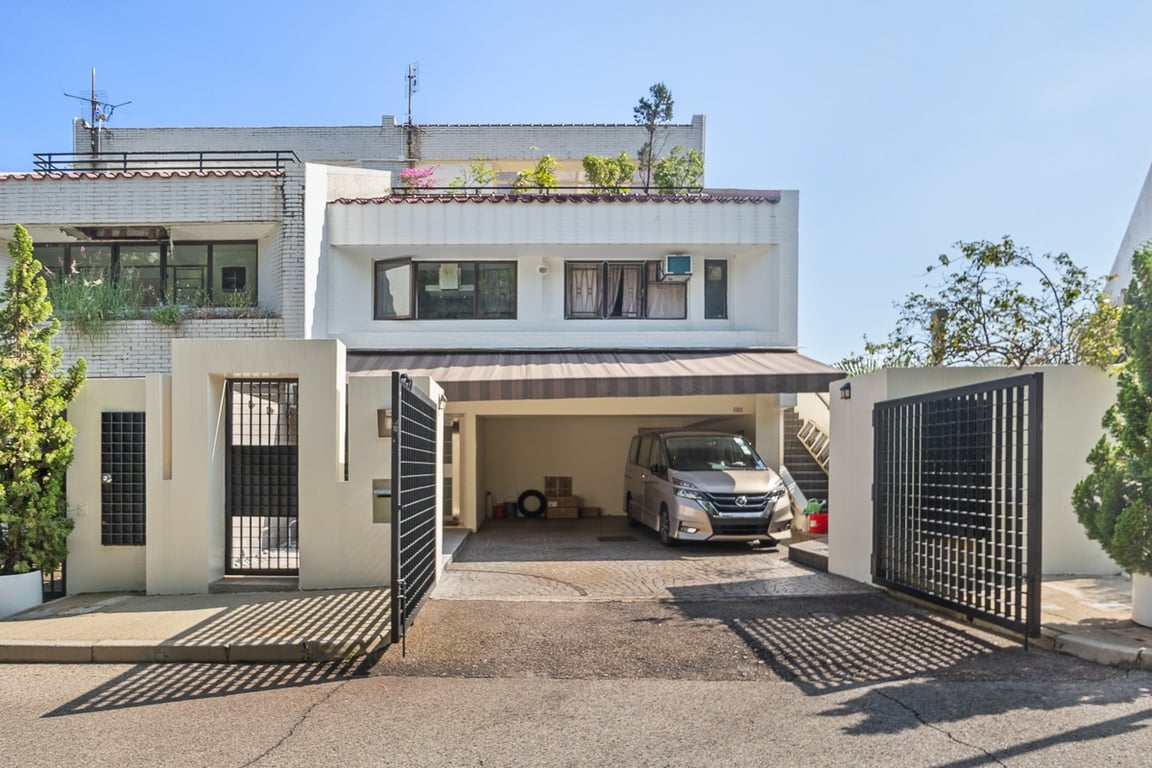 https://img.propertyraptor.com/cdn-cgi/imagedelivery/KD5bF_AFL0JDTbKLWF7z9g/ap8/ap8_001/hornet/prp/img/5807f7c1849cab43965278668bfdd1ef-wtm.jpg/public