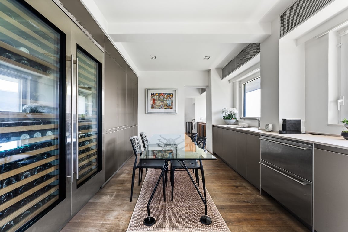 https://img.propertyraptor.com/cdn-cgi/imagedelivery/KD5bF_AFL0JDTbKLWF7z9g/ap8/ap8_001/hornet/prp/img/580de098fc8774950e74f9c9da78fc9d-wtm.jpg/public