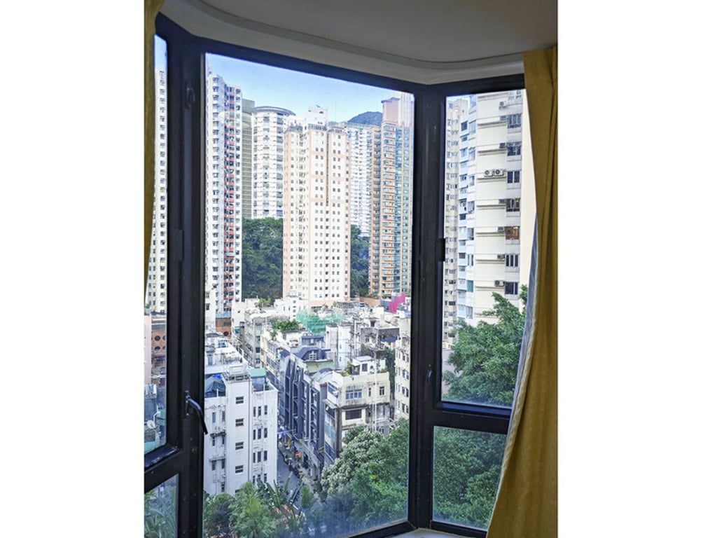 https://img.propertyraptor.com/cdn-cgi/imagedelivery/KD5bF_AFL0JDTbKLWF7z9g/ap8/ap8_001/hornet/prp/img/5814e69932dec0aff43ba08790c8a8be.jpg/public
