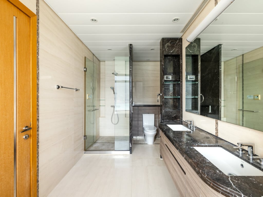 https://img.propertyraptor.com/cdn-cgi/imagedelivery/KD5bF_AFL0JDTbKLWF7z9g/ap8/ap8_001/hornet/prp/img/585b981afc044e11bf98fa57ab484697.jpg/public