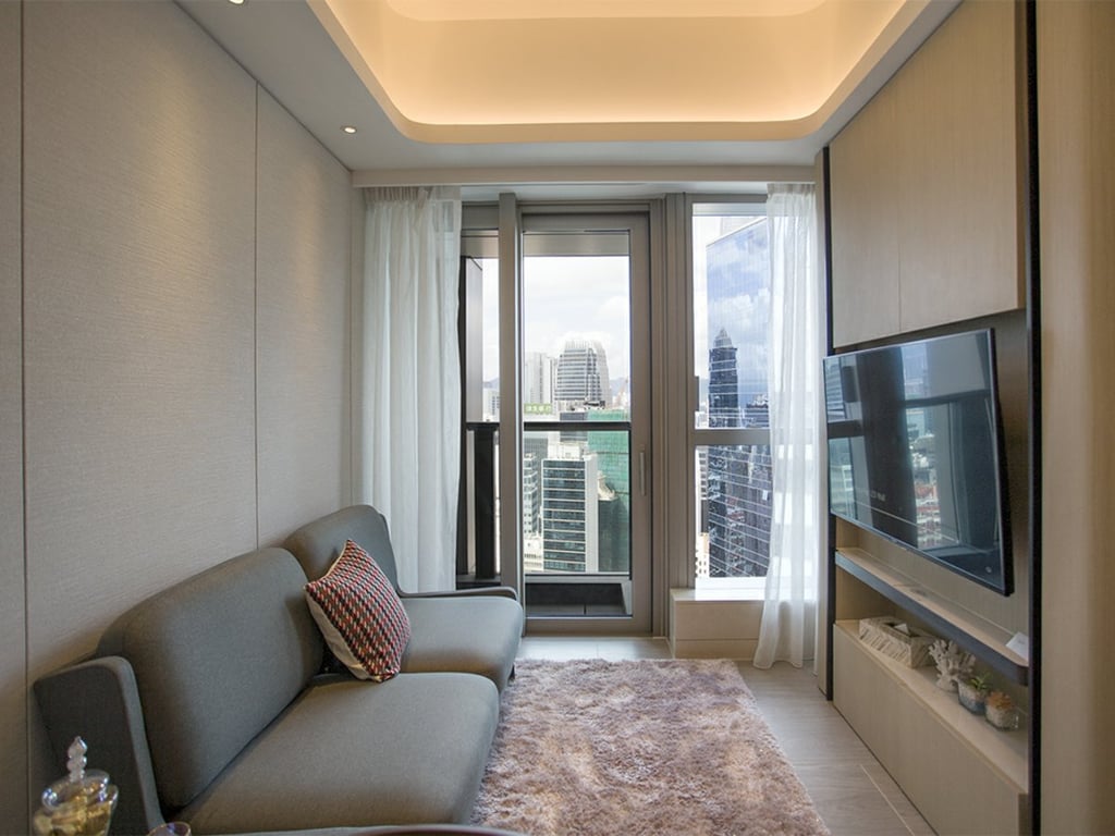 https://img.propertyraptor.com/cdn-cgi/imagedelivery/KD5bF_AFL0JDTbKLWF7z9g/ap8/ap8_001/hornet/prp/img/588cab1cd998542b70618f7cadad98f5.jpg/public