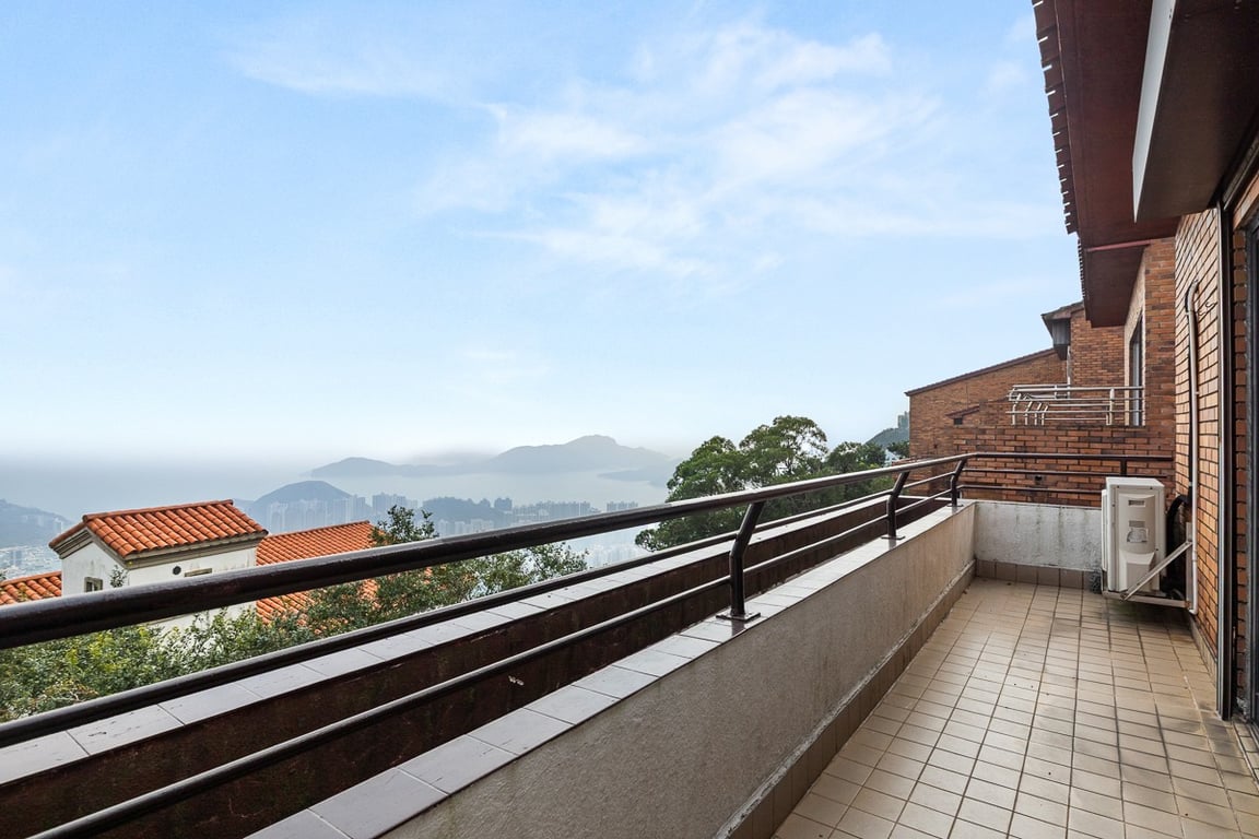 https://img.propertyraptor.com/cdn-cgi/imagedelivery/KD5bF_AFL0JDTbKLWF7z9g/ap8/ap8_001/hornet/prp/img/58912c0c370a08eaafe172fc67256bca-wtm.jpg/public