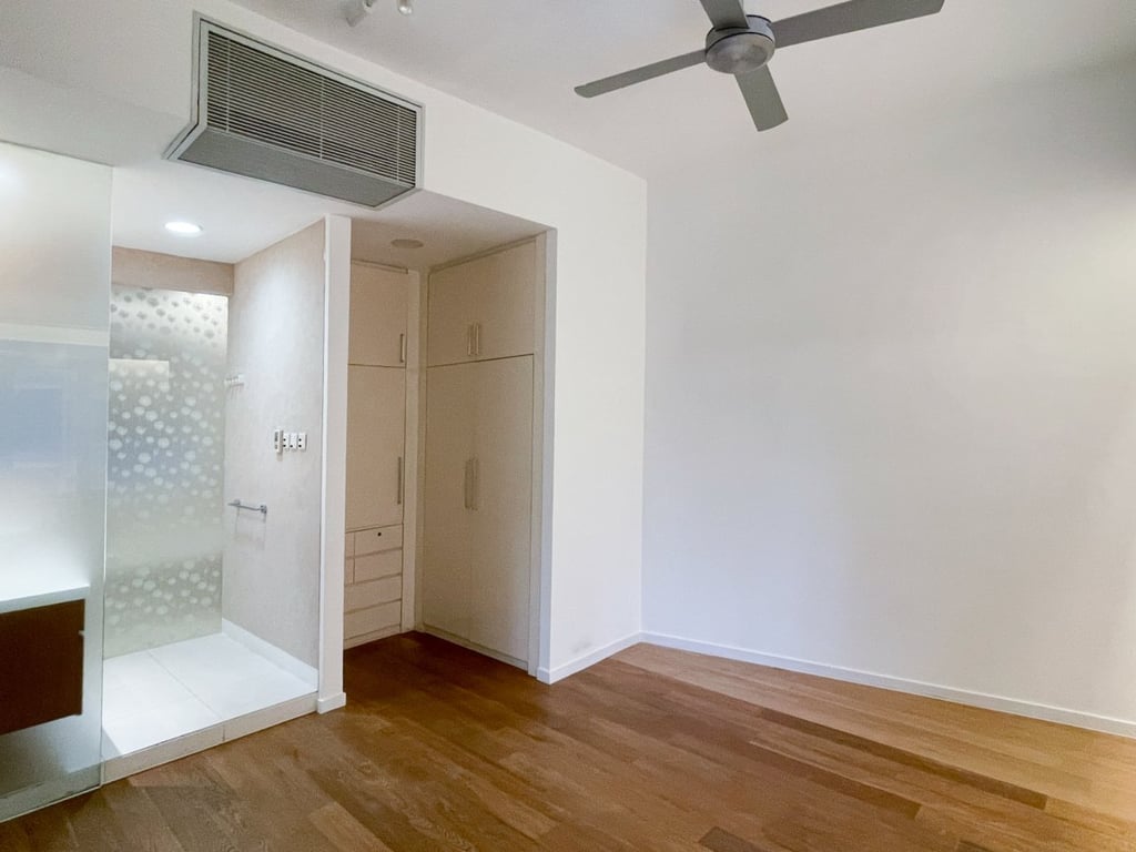 https://img.propertyraptor.com/cdn-cgi/imagedelivery/KD5bF_AFL0JDTbKLWF7z9g/ap8/ap8_001/hornet/prp/img/58b8140c868831c916f6e5389ffbb724.jpg/public