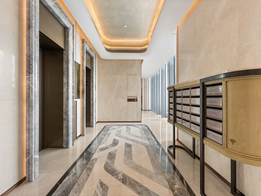 https://img.propertyraptor.com/cdn-cgi/imagedelivery/KD5bF_AFL0JDTbKLWF7z9g/ap8/ap8_001/hornet/prp/img/58c9f797c994c1a1d85f76e1007c3926.jpg/public