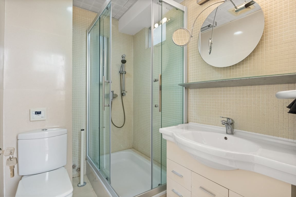 https://img.propertyraptor.com/cdn-cgi/imagedelivery/KD5bF_AFL0JDTbKLWF7z9g/ap8/ap8_001/hornet/prp/img/59485a960f1bdd49b1aaa33b8c754d3c-wtm.jpg/public