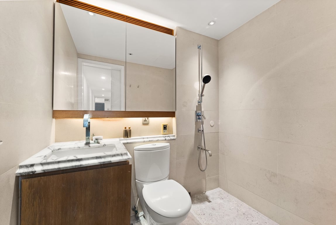 https://img.propertyraptor.com/cdn-cgi/imagedelivery/KD5bF_AFL0JDTbKLWF7z9g/ap8/ap8_001/hornet/prp/img/594a34e81879f851ae9962b597a47021-wtm.jpg/public