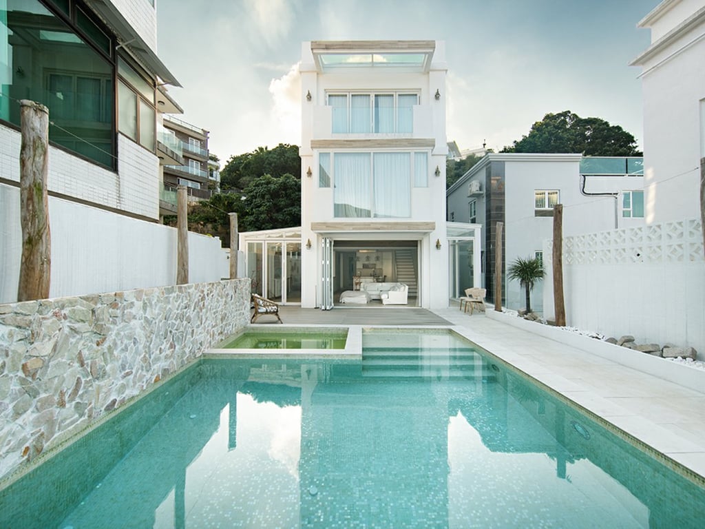 https://img.propertyraptor.com/cdn-cgi/imagedelivery/KD5bF_AFL0JDTbKLWF7z9g/ap8/ap8_001/hornet/prp/img/594d20af5d93d659016308faf794bf29.jpg/public