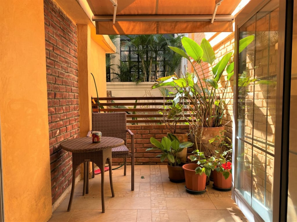 https://img.propertyraptor.com/cdn-cgi/imagedelivery/KD5bF_AFL0JDTbKLWF7z9g/ap8/ap8_001/hornet/prp/img/595c23e7d786fe6cb5119c45fa16de58.jpg/public