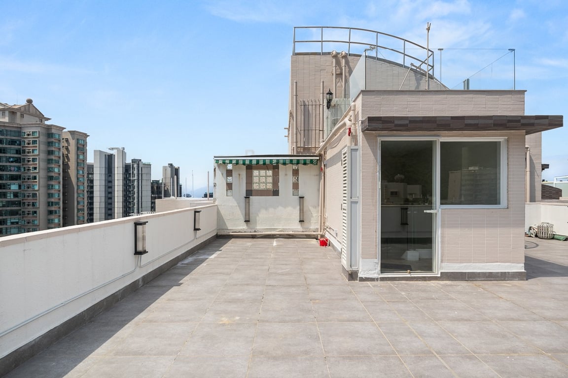 https://img.propertyraptor.com/cdn-cgi/imagedelivery/KD5bF_AFL0JDTbKLWF7z9g/ap8/ap8_001/hornet/prp/img/5990e734130bb863cc6d6a1f74260bfa-wtm.jpg/public