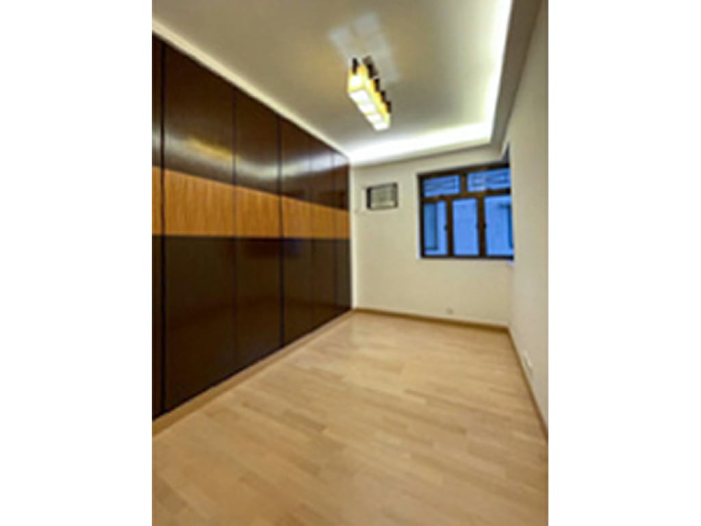 https://img.propertyraptor.com/cdn-cgi/imagedelivery/KD5bF_AFL0JDTbKLWF7z9g/ap8/ap8_001/hornet/prp/img/599b667498e87507eb9cd6f047ab1f71.jpg/public
