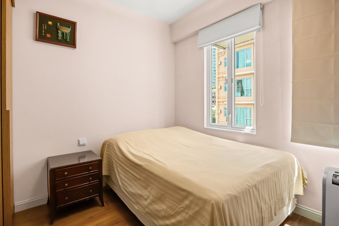 https://img.propertyraptor.com/cdn-cgi/imagedelivery/KD5bF_AFL0JDTbKLWF7z9g/ap8/ap8_001/hornet/prp/img/599c2f0a5fea3772edb3436d6a9e94ce-wtm.jpg/public