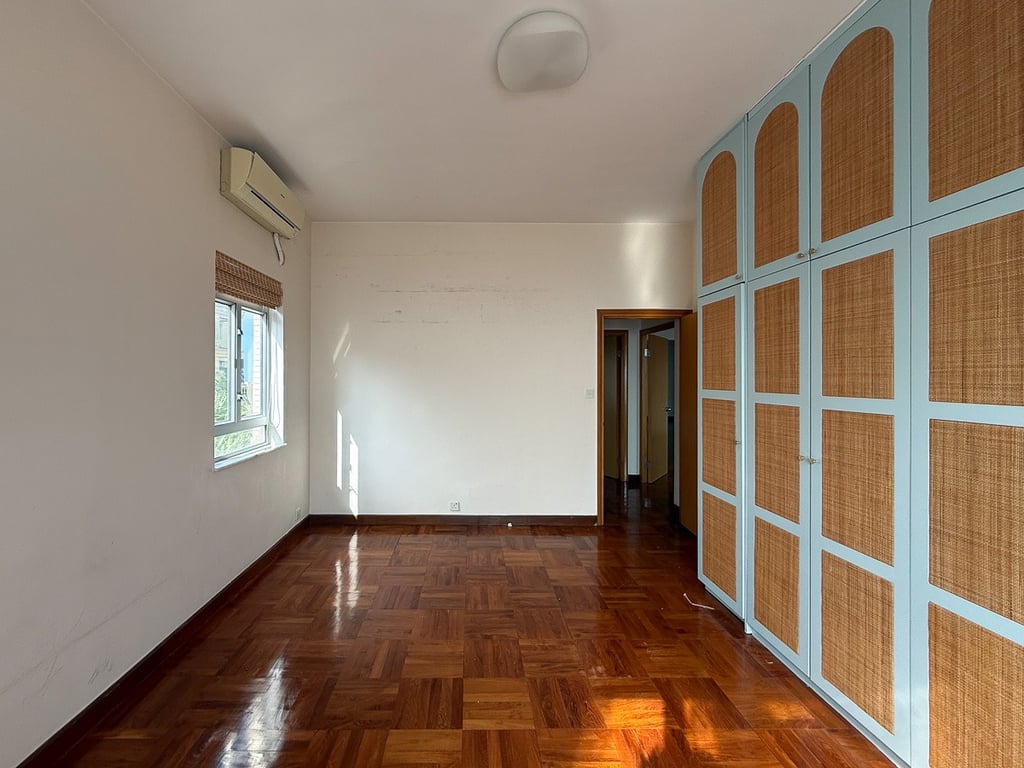 https://img.propertyraptor.com/cdn-cgi/imagedelivery/KD5bF_AFL0JDTbKLWF7z9g/ap8/ap8_001/hornet/prp/img/59a9925eead1d312ffd945b0d5fb69a3-wtm.jpg/public