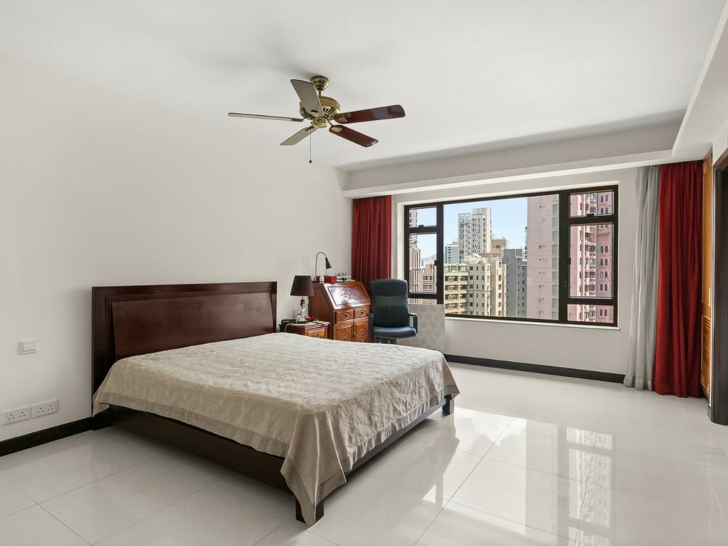 https://img.propertyraptor.com/cdn-cgi/imagedelivery/KD5bF_AFL0JDTbKLWF7z9g/ap8/ap8_001/hornet/prp/img/59fb172be0412a3375ca19cd04e76f76.jpg/public