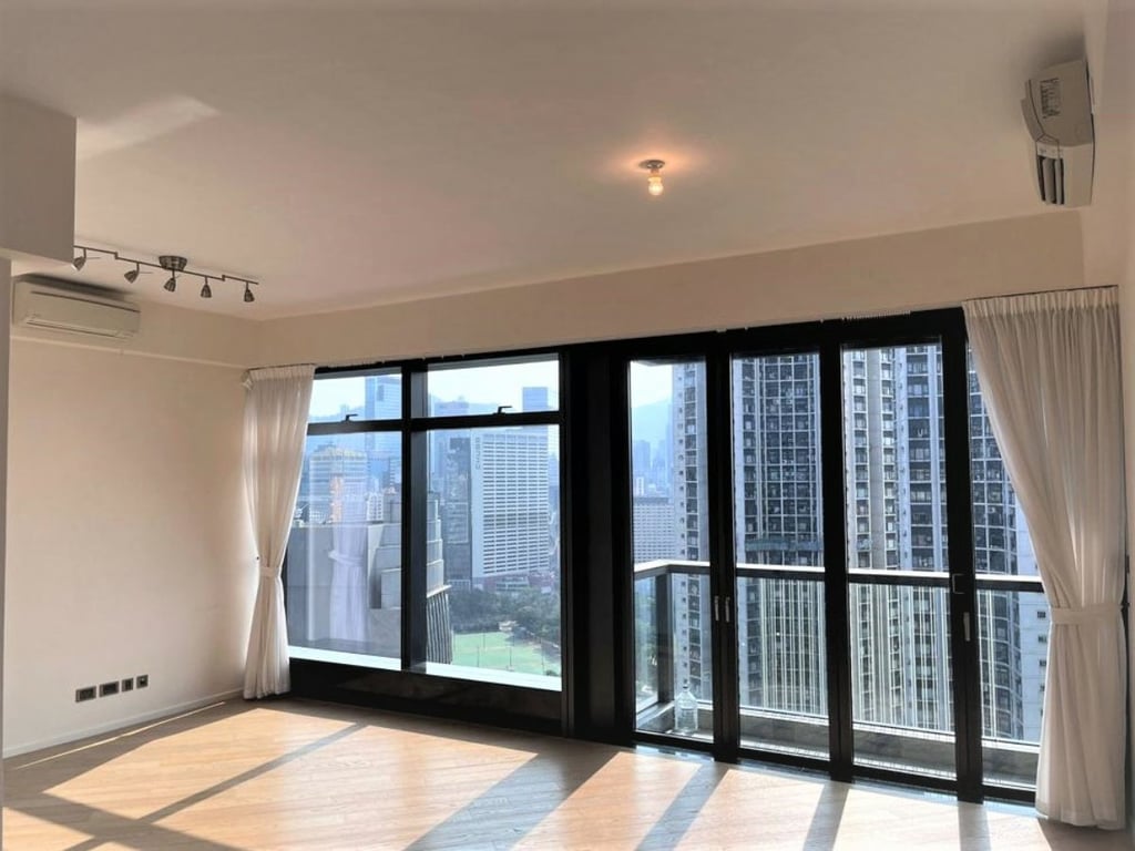 https://img.propertyraptor.com/cdn-cgi/imagedelivery/KD5bF_AFL0JDTbKLWF7z9g/ap8/ap8_001/hornet/prp/img/5a061c93e87f86a9a04349d633a61e88.jpg/public
