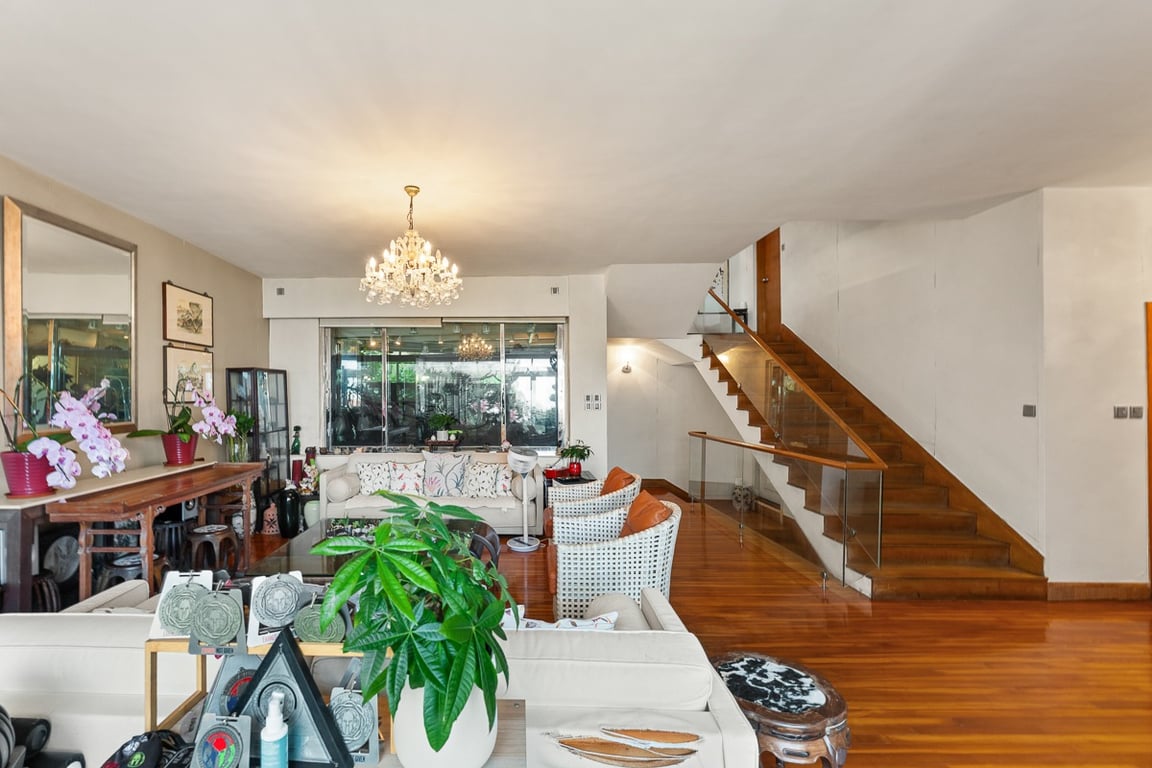 https://img.propertyraptor.com/cdn-cgi/imagedelivery/KD5bF_AFL0JDTbKLWF7z9g/ap8/ap8_001/hornet/prp/img/5a14d75f578a8519a9fa9c987c39acfe-wtm.jpg/public