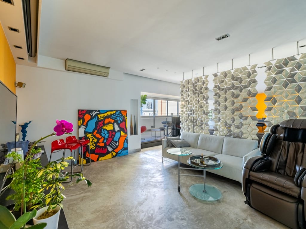 https://img.propertyraptor.com/cdn-cgi/imagedelivery/KD5bF_AFL0JDTbKLWF7z9g/ap8/ap8_001/hornet/prp/img/5a1b08e6f81d8a60a8f4b6113757b7f9.jpg/public