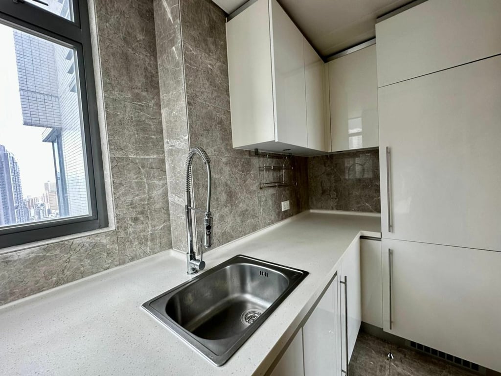 https://img.propertyraptor.com/cdn-cgi/imagedelivery/KD5bF_AFL0JDTbKLWF7z9g/ap8/ap8_001/hornet/prp/img/5a298831bb7add295c45e3f34dffc88a-wtm.jpg/public