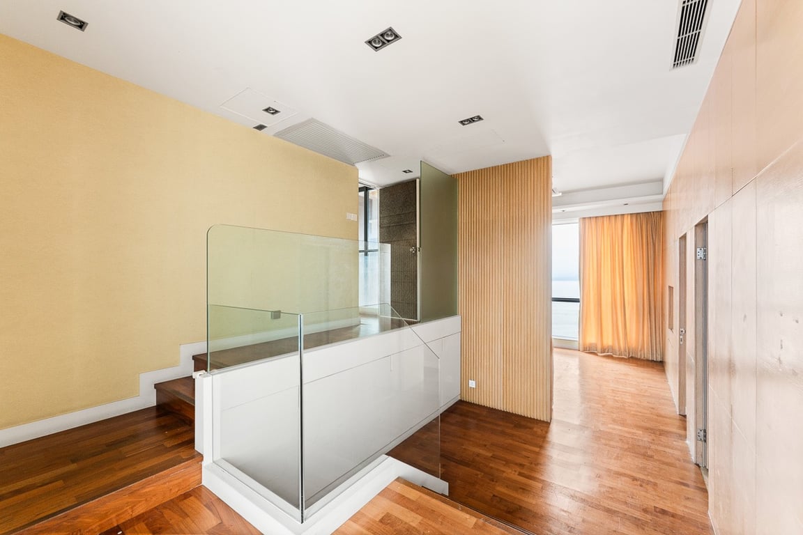 https://img.propertyraptor.com/cdn-cgi/imagedelivery/KD5bF_AFL0JDTbKLWF7z9g/ap8/ap8_001/hornet/prp/img/5a54aa409c8dc3aaf8465433a521c239-wtm.jpg/public