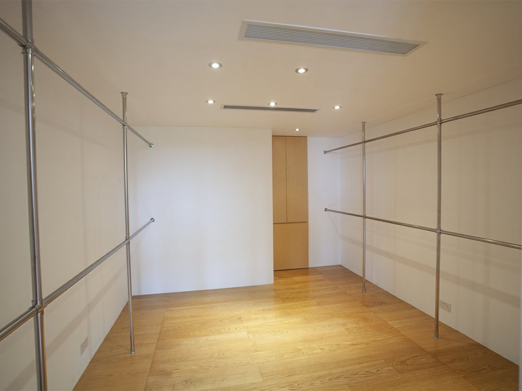 https://img.propertyraptor.com/cdn-cgi/imagedelivery/KD5bF_AFL0JDTbKLWF7z9g/ap8/ap8_001/hornet/prp/img/5a79e76156176f442a29193723c4981c.jpg/public