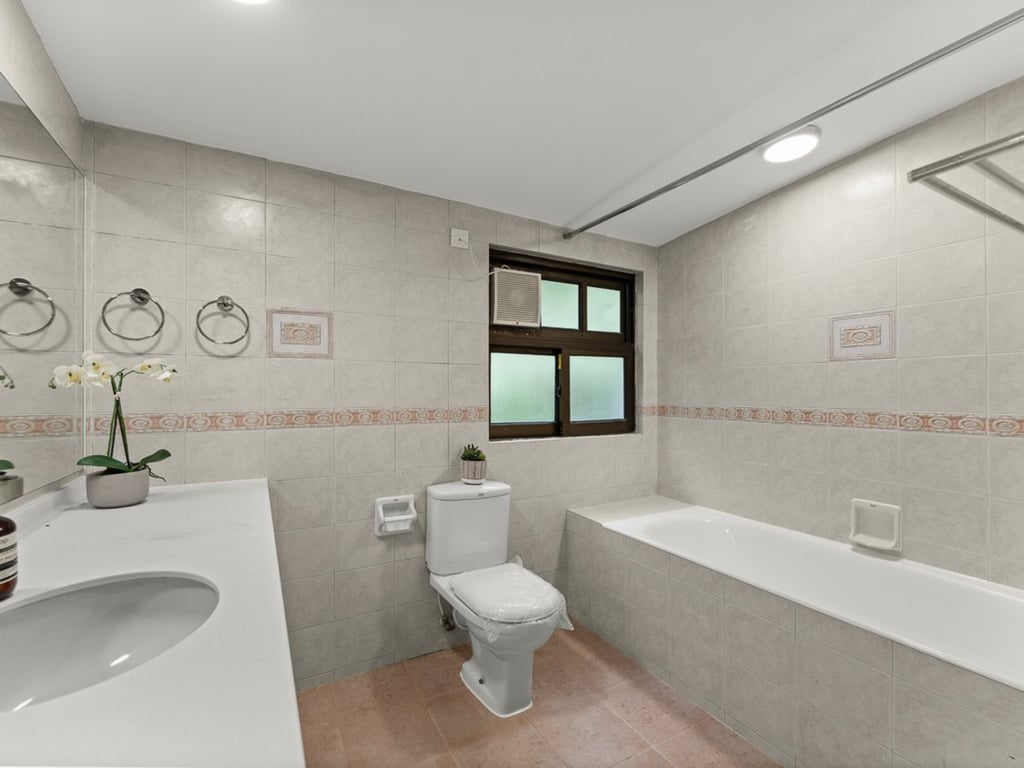 https://img.propertyraptor.com/cdn-cgi/imagedelivery/KD5bF_AFL0JDTbKLWF7z9g/ap8/ap8_001/hornet/prp/img/5a7c9449397417ff0f569ad64f354cb3-wtm.jpg/public