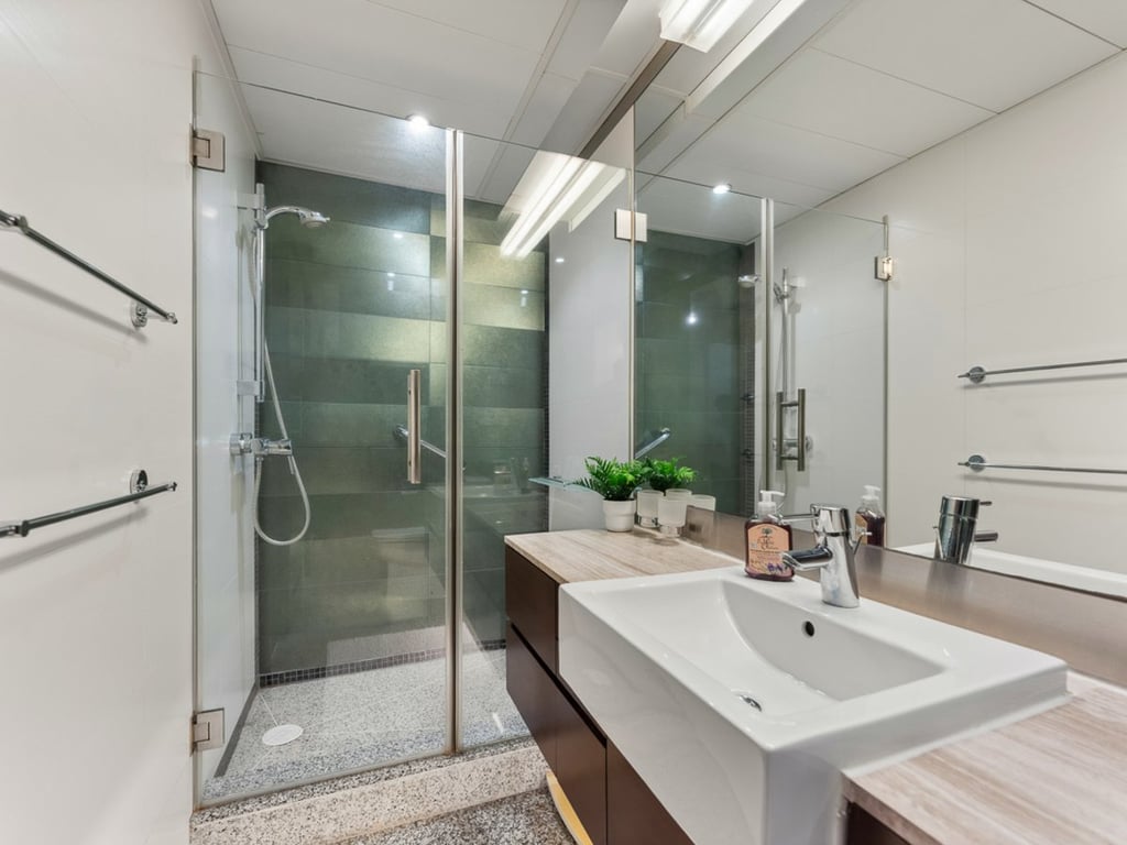 https://img.propertyraptor.com/cdn-cgi/imagedelivery/KD5bF_AFL0JDTbKLWF7z9g/ap8/ap8_001/hornet/prp/img/5a924229a5b604fbf1b9ea49b452f92c-wtm.jpg/public