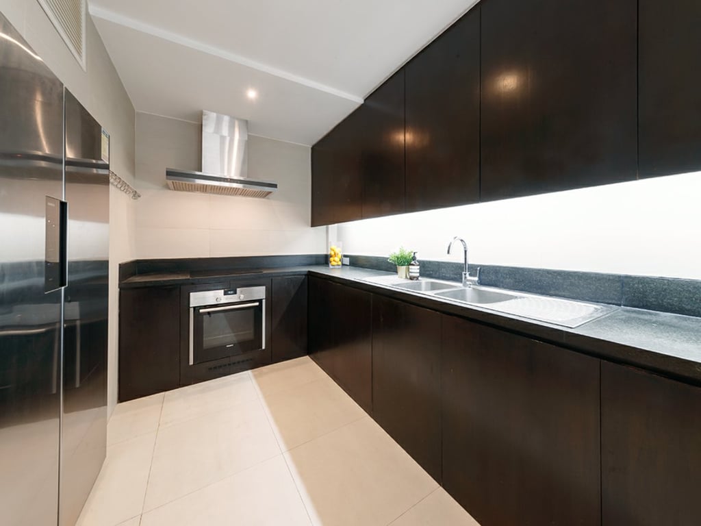 https://img.propertyraptor.com/cdn-cgi/imagedelivery/KD5bF_AFL0JDTbKLWF7z9g/ap8/ap8_001/hornet/prp/img/5a9cf393ff035e99d2868621f22b4bcf.jpg/public