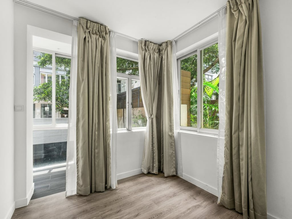 https://img.propertyraptor.com/cdn-cgi/imagedelivery/KD5bF_AFL0JDTbKLWF7z9g/ap8/ap8_001/hornet/prp/img/5addcb39b5c323a948ab7bfa9c7e11b8.jpg/public