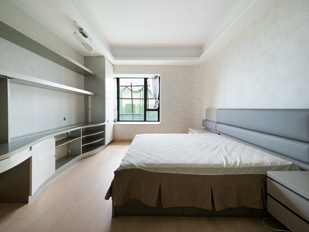 https://img.propertyraptor.com/cdn-cgi/imagedelivery/KD5bF_AFL0JDTbKLWF7z9g/ap8/ap8_001/hornet/prp/img/5adf5dc7e2eb971ff0b9bd442c6148ab.jpg/public