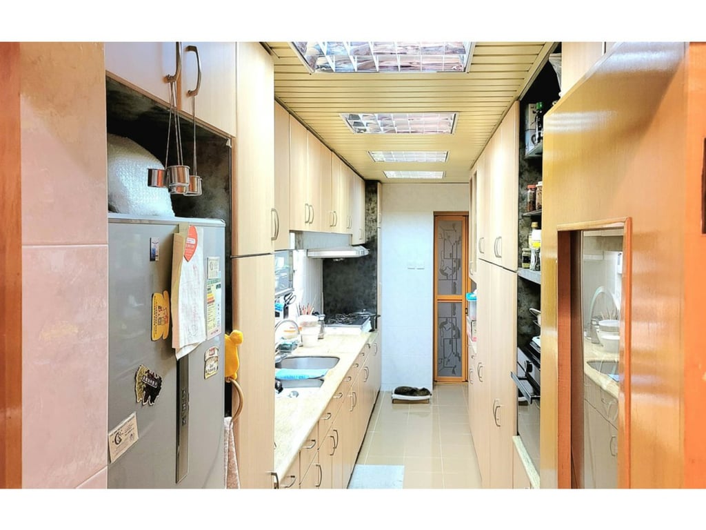 https://img.propertyraptor.com/cdn-cgi/imagedelivery/KD5bF_AFL0JDTbKLWF7z9g/ap8/ap8_001/hornet/prp/img/5b1acbe6e3bce92edd336e1b47f52c05-wtm.jpg/public