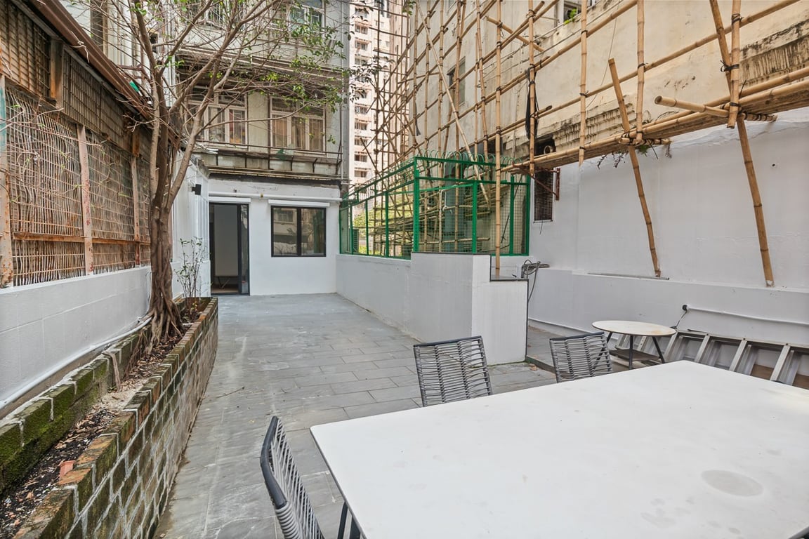 https://img.propertyraptor.com/cdn-cgi/imagedelivery/KD5bF_AFL0JDTbKLWF7z9g/ap8/ap8_001/hornet/prp/img/5b1b5612bd454d80fb9e091bc5fa5164-wtm.jpg/public