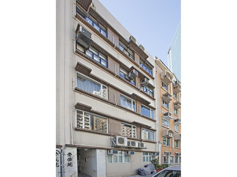 https://img.propertyraptor.com/cdn-cgi/imagedelivery/KD5bF_AFL0JDTbKLWF7z9g/ap8/ap8_001/hornet/prp/img/5b349c838074005969787eebfbae69ee.jpg/public