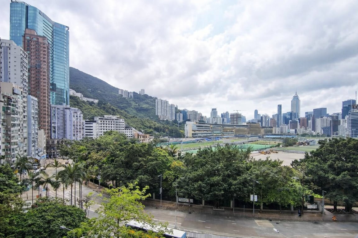 https://img.propertyraptor.com/cdn-cgi/imagedelivery/KD5bF_AFL0JDTbKLWF7z9g/ap8/ap8_001/hornet/prp/img/5b397cd181110bd2fe4a1fdc11c27718-wtm.jpg/public