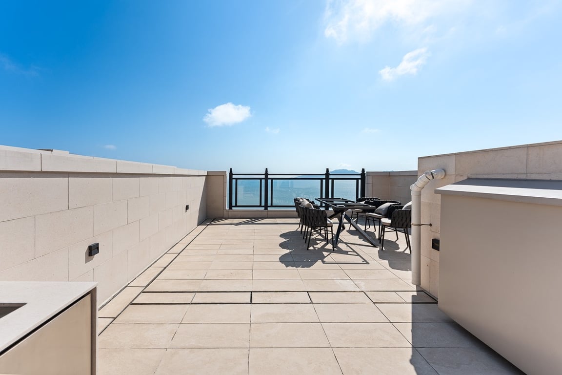 https://img.propertyraptor.com/cdn-cgi/imagedelivery/KD5bF_AFL0JDTbKLWF7z9g/ap8/ap8_001/hornet/prp/img/5b5dfa2041be3c99f0ddaaa7097083a9-wtm.jpg/public