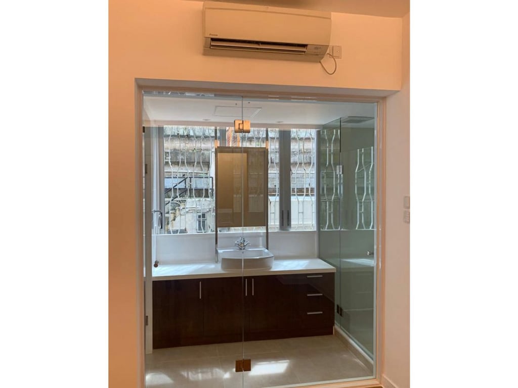 https://img.propertyraptor.com/cdn-cgi/imagedelivery/KD5bF_AFL0JDTbKLWF7z9g/ap8/ap8_001/hornet/prp/img/5b6394aa9dfcd33ecb27c00fe35848e6.jpg/public