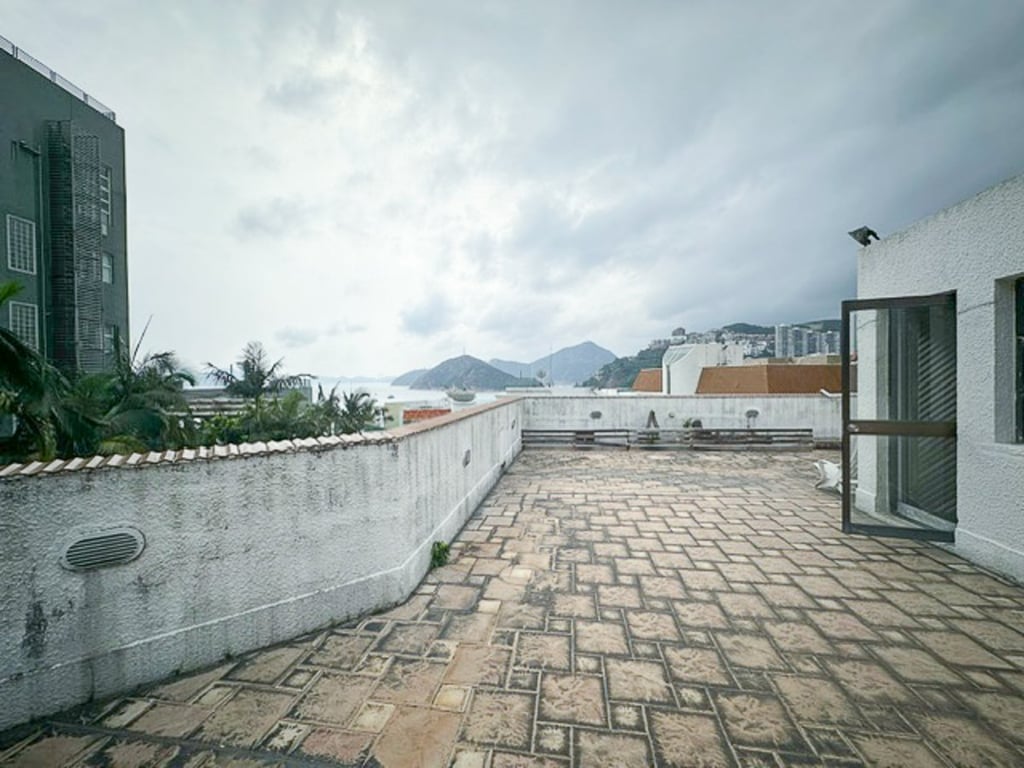 https://img.propertyraptor.com/cdn-cgi/imagedelivery/KD5bF_AFL0JDTbKLWF7z9g/ap8/ap8_001/hornet/prp/img/5b6e05268c7f78a0e2031f364900abd5.jpg/public