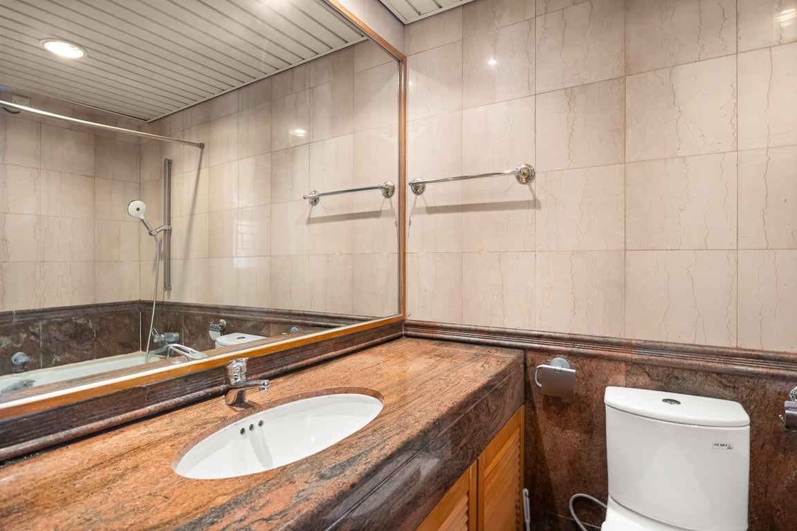 https://img.propertyraptor.com/cdn-cgi/imagedelivery/KD5bF_AFL0JDTbKLWF7z9g/ap8/ap8_001/hornet/prp/img/5b71ebe489ac27d42cc2e6c5852ee41f-wtm.jpg/public