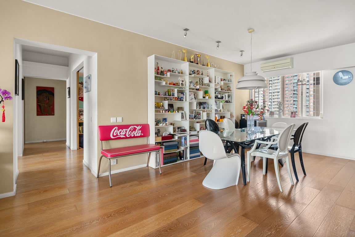 https://img.propertyraptor.com/cdn-cgi/imagedelivery/KD5bF_AFL0JDTbKLWF7z9g/ap8/ap8_001/hornet/prp/img/5b722cfde5f740870f42f498e7b59461-wtm.jpg/public