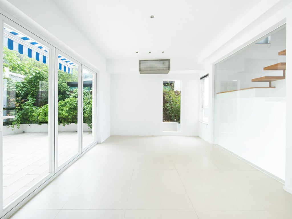 https://img.propertyraptor.com/cdn-cgi/imagedelivery/KD5bF_AFL0JDTbKLWF7z9g/ap8/ap8_001/hornet/prp/img/5b82dc540bda6797bfcd414d8fe5946e.jpg/public