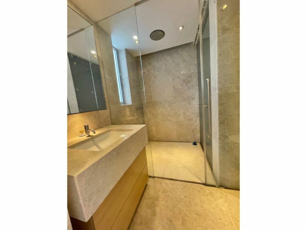 https://img.propertyraptor.com/cdn-cgi/imagedelivery/KD5bF_AFL0JDTbKLWF7z9g/ap8/ap8_001/hornet/prp/img/5ba1cacb7ce4c229735f2c533130dc90.jpg/public