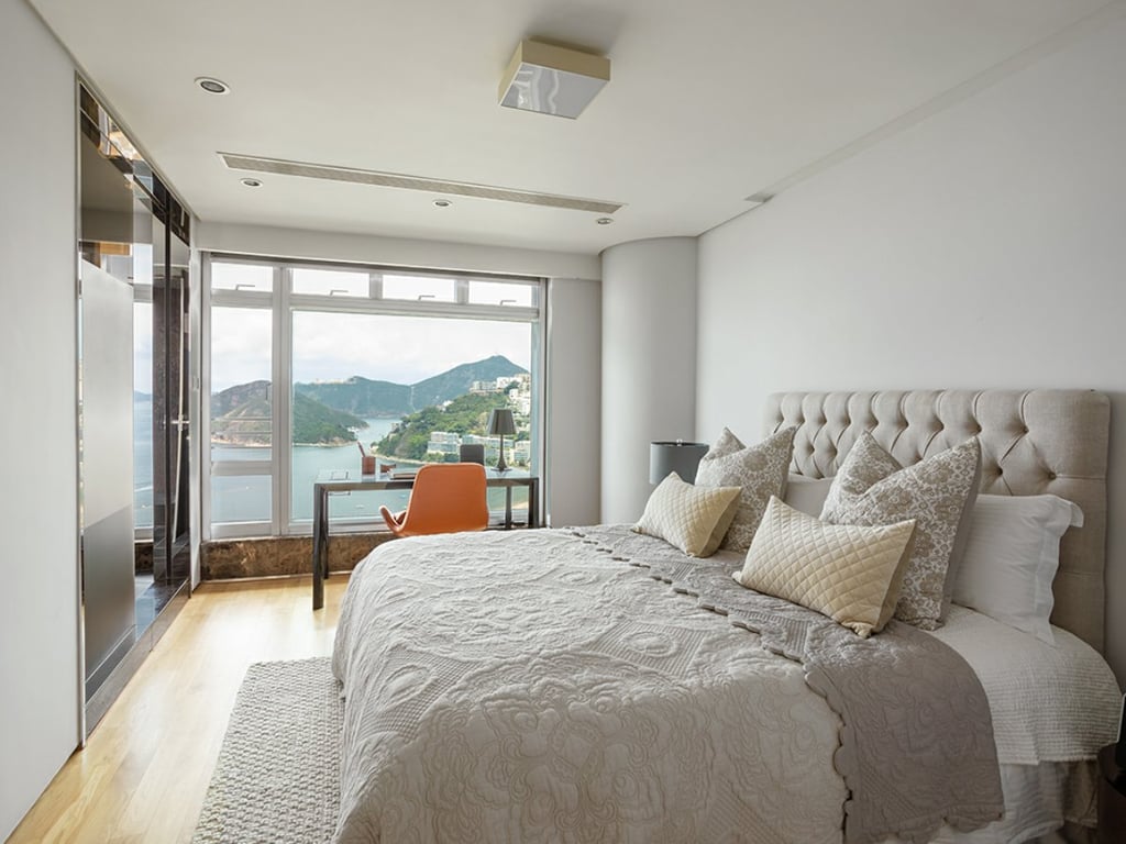 https://img.propertyraptor.com/cdn-cgi/imagedelivery/KD5bF_AFL0JDTbKLWF7z9g/ap8/ap8_001/hornet/prp/img/5ba7f25483b42e33d34dbc2c92b492a2.jpg/public