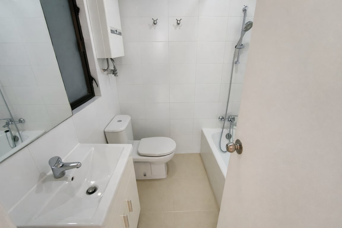 https://img.propertyraptor.com/cdn-cgi/imagedelivery/KD5bF_AFL0JDTbKLWF7z9g/ap8/ap8_001/hornet/prp/img/5bf2bb940577aa19efe471ebd2107508-wtm.jpg/public